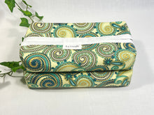 Charger l'image dans la galerie, Cotton box with a Green Paisley pattern