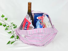 Charger l'image dans la galerie, Cotton bag with handle with a small leaves pattern with grocery in it
