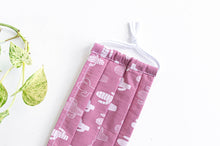 Charger l'image dans la galerie, Close up of Cotton cloth face mask, Cactus pattern, White Cactus on Pink ground