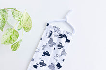 Charger l'image dans la galerie, Closeup of 1 Face Mask Black Cactus pattern on White Ground