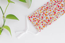 Charger l'image dans la galerie, Close Up of Cotton cloth Pleated face mask with Orange Bubbles printed pattern