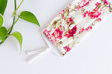 Charger l'image dans la galerie, Close up ofCotton cloth face mask, Pink Flowers pattern on Ivory ground