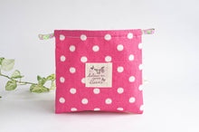 Charger l'image dans la galerie, Sac étanche pour maillot de bain - Rose et Pois Blancs
