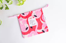 Charger l'image dans la galerie, Beach bag with flamingo all over print