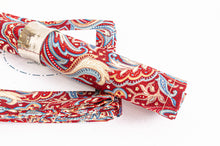 Charger l'image dans la galerie, 2 Red Paisley Napkins one is folded in a square and one is rolled