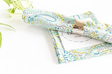 Charger l'image dans la galerie, 2 Green Paisley Napkins one is folded in a square and one is rolled