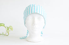 Charger l'image dans la galerie, Front view of scrub hat with Aqua Stripes on White