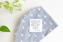 Charger l'image dans la galerie, Close up of Cloth scrub hat with White Flamingo pattern on light Grey ground