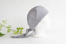 Charger l'image dans la galerie, Right Side view of Scrub hat White Polka Dots on Grey