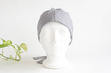 Charger l'image dans la galerie, Women Scrub hat , Grey Ground with White Polka Dots pattern