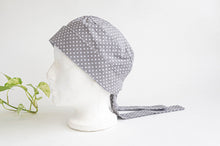 Charger l'image dans la galerie, Women Scrub hat , Grey Ground with White Polka Dots pattern