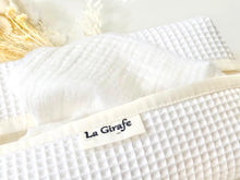 Charger l'image dans la galerie, Closeup of a White tissue dispenser box made of waffle cotton showing a patch printed with La Girafe