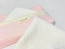 Charger l'image dans la galerie, Close up of White coton handkerchiefs with a Pink Waffle dispenser box