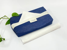 Charger l'image dans la galerie, White Cotton handkerchiefs with Blue Denim box dispenser