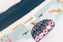 Charger l'image dans la galerie, Close up of a Set of 12 hankies colour Oil and a dispenser box with Hot Air Balloon pattern