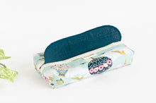 Charger l'image dans la galerie, Set of 12 hankies in cotton colour Oil and a cotton dispenser box with Hot Air Balloon pattern