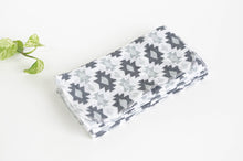 Charger l'image dans la galerie, 12 cotton hankies white ground with a Grey pattern