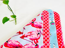 Charger l'image dans la galerie, Four flat towels with Flamingo, Lamas and Polka Dots patterns in Pink and Blue