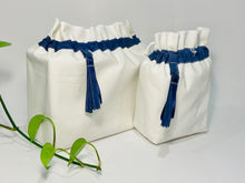 Charger l'image dans la galerie, Two bags in off-white cotton with a Blue Denim trim. One bag is big and one small.