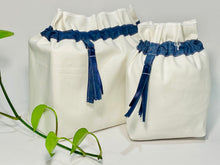 Charger l'image dans la galerie, Two bags in off-white cotton with a Blue Denim trim. One bag is big and one small.