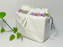 Load image into Gallery viewer, One big bag in off-white cotton canvas with a Butterfly trim
