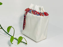 Charger l'image dans la galerie, One small bag in off-white cotton canvas with a Red Paisley trim