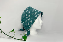 Charger l'image dans la galerie, Right side view of Women cotton scrub cap Whit Cactus Pattern printed on Green
