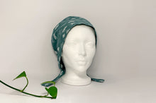 Charger l'image dans la galerie, Front view of Women cotton scrub cap Whit Cactus Pattern printed on Green