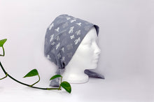 Charger l'image dans la galerie, Right side view of Women cotton scrub cap Whit Cactus Pattern printed on Grey