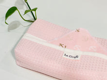 Charger l'image dans la galerie, Pink Cotton Waffle Dispenser box with Pink Bamboo Handkerchiefs with Anchor pattern