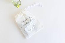 Charger l&#39;image dans la galerie, Ivory cotton pouch for faec mask printed with logo stating 100% handmade
