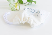 Charger l'image dans la galerie, Ivory pouch printed with La Girafe logo