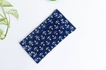 Charger l'image dans la galerie, View of face mask Silver Anchors on Navy