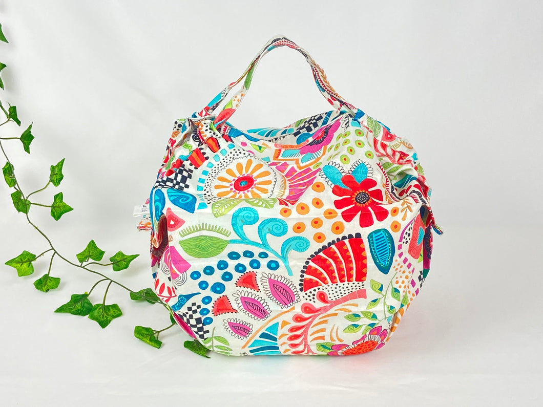 Cotton bag with handle with a floral pattern with vibrant colors