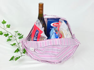 Cotton bag with handle with a small leaves pattern with grocery in it