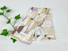 Load image into Gallery viewer, Flat Cotton bag with a geometric pattern with beige and lilac shades
