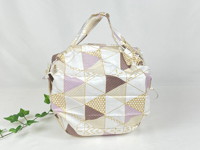 Cotton bag with handle with a geometric pattern with beige and lilac shades