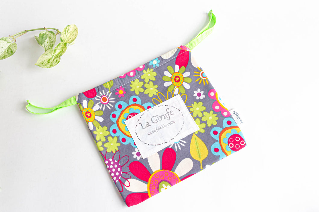 Square bag with Bright Flowers patterns