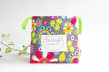 Charger l&#39;image dans la galerie, Square bag with Bright Flowers patterns

