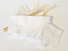Charger l&#39;image dans la galerie, A stack of 12 white cotton handkerchiefs
