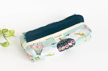 Charger l&#39;image dans la galerie, Set of 12 hankies in cotton colour Oil and a cotton dispenser box with Hot Air Balloon pattern

