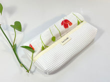 Charger l&#39;image dans la galerie, Set of 12 cotton hankies with Red Poppy Flower pattern and a white box in waffle cotton
