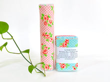 Charger l&#39;image dans la galerie, A stack of folded towels with Roses and Checks patterns in Blue and Pink and one rolled towel

