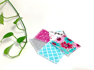5 Assorted makeup remover pads with 5 printed patterns in colors Pink and Blue and Grey