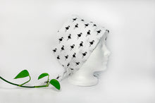 Charger l&#39;image dans la galerie, Right view of Scrub Cap with Black Flamingo print on White ground
