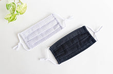 Charger l&#39;image dans la galerie, Tow face masks with small dots pattern, one White, one Black
